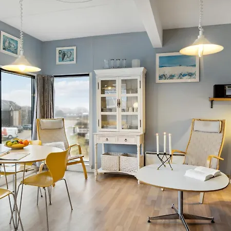 Apartment Bad, Lejl, 50